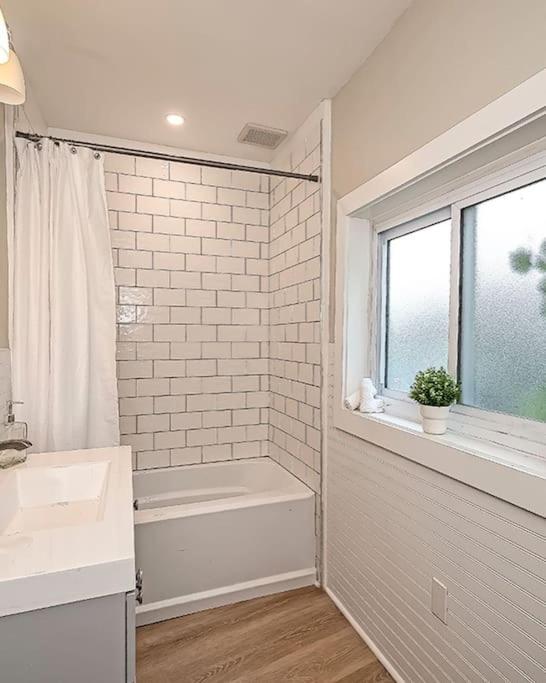 Hip And Bright Lawerenceville 2 Bed Easy Parking Питсбърг Екстериор снимка